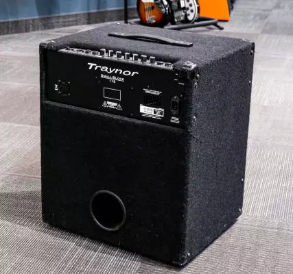 Traynor - Small Block SB115 - 200 Watt 1x15 inch Bass Combo Amp 2